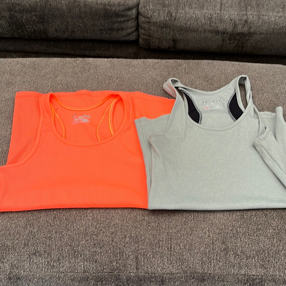 Bundle of 2 Under Armour workout shirts - Picture 1 of 12